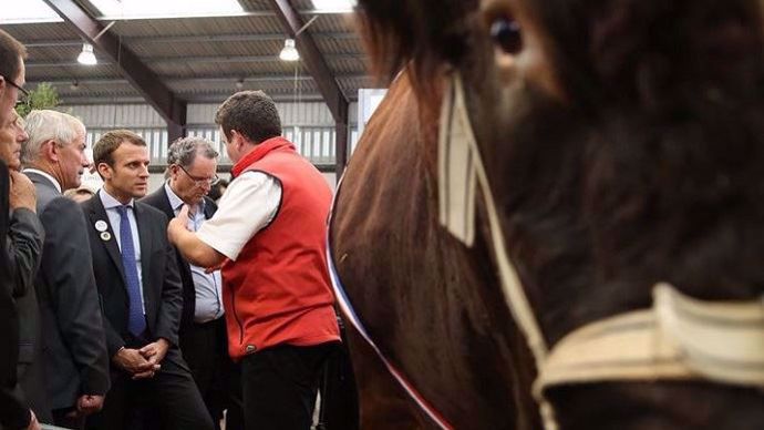 Emmanuel Macron, lors de sa visite du salon de l'agriculture à Paris.