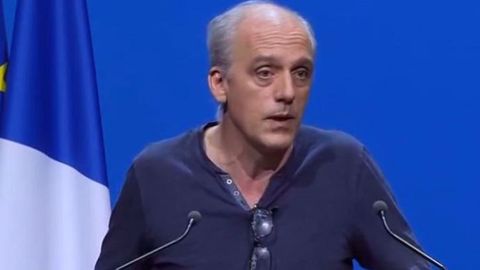Philippe Poutou, candidat à la présidentielle, lors du congrès des maires de France. (©Terre-net Média)