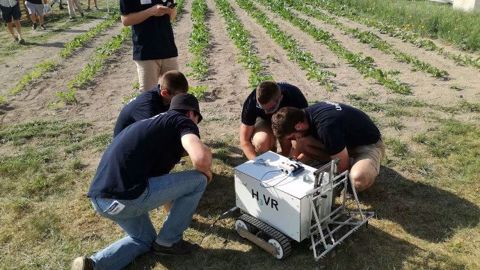 Cinq fils d'agriculteurs étudiants à Unilasalle gagnent le prix des Rob’Olympiades. (©Unilasalle)