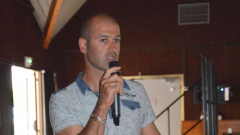 Eleveur dans les Deux-Sèvres, Xavier Bruneau veut gagner en autonomie alimentaire pour son troupeau laitier et mieux préserver ses sols. (©Cécile Julien) Eleveur dans les Deux-Sèvres, Xavier Bruneau veut gagner en autonomie alimentaire pour son troupeau laitier et mieux préserver ses sols. (©Cécile Julien)