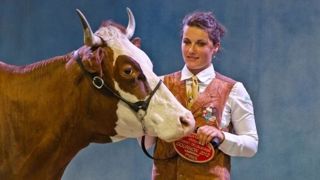 Espérance remporte le titre de championne adulte de la race abondance Espérance remporte le titre de championne adulte de la race abondance