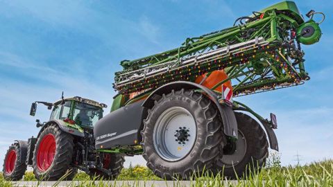 UX 01 Amazone, un pulvérisateur traîné avec un nom de super héros Marvel. (©Amazone) UX 01 Amazone, un pulvérisateur traîné avec un nom de super héros Marvel. (©Amazone)