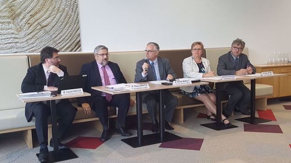 Les représentants de la MSA, mardi 10 octobre 2017, lors d'un point presse : Franck Duclos, directeur des politiques sociales, Thierry Manten, 1er vice-président, Michel Brault, directeur général, Anne Gautier et Régis Jacobé, vice-présidents. (©Terre-net Média)