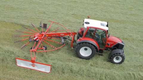Kuhn lance cinq modèles d'andaineurs mono-rotor aux réglages simplifiés. (©Kuhn)