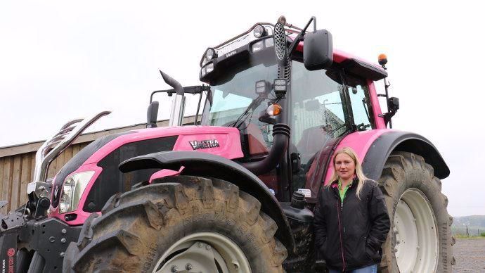 Le Valtra Rose de Caroline