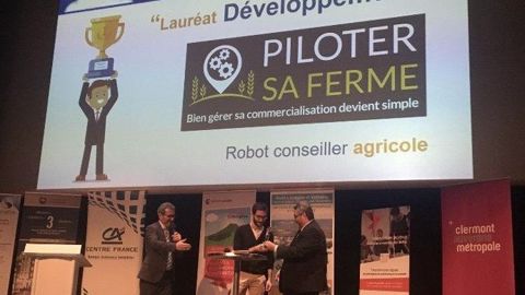 Olivier Bianchi, président Clermont Auvergne Métropole, Marc-Alexis Roquejoffre et le co-fondateur de la start-up Xavier Faure. (©Twitter)
