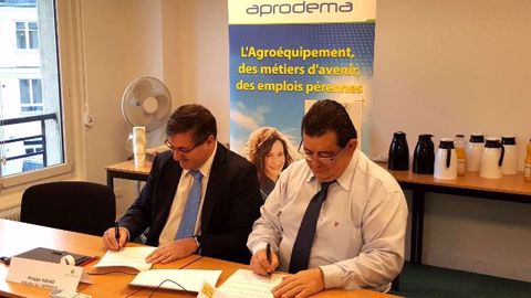L'Aprodema et l'Apecita signent un partenariat pour attirer les jeunes vers l'agroéquipement et pourvoir les emplois vacants dans les entreprises. (©Terre-net Média) L'Aprodema et l'Apecita signent un partenariat pour attirer les jeunes vers l'agroéquipement et pourvoir les emplois vacants dans les entreprises. (©Terre-net Média)