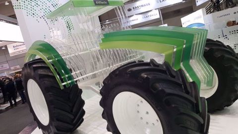 BKT V-Flecto, ce sont bien les pneumatiques qui sont innovants, mais le tracteur transparent est vraiment beau, non ? (©Terre-net Média)