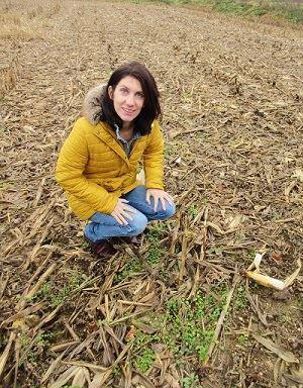 Marielle Dubois dans son champ de maïs