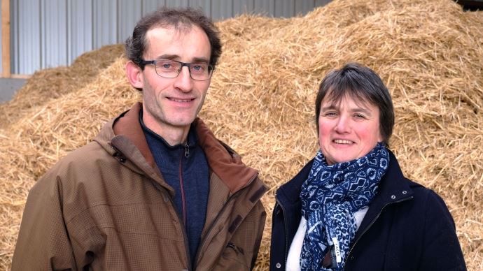 Laurence et Laurent Langouët, éleveurs du Gaec Plaisir des Champs (35) qui délèguent l'élevage de leurs génisses à Eilyps