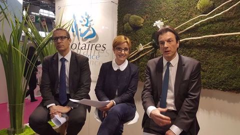 Au Salon de l'agriculture à Paris, Guillaume Lorisson, Rachel Dupuis-Bernard et Antoine Bouquemont ont présenté le travail de réflexion sur l'agriculture des notaires de France. Un travail qui aboutira à la présentation, en mai prochain, de plusieurs propositions de réforme législative en matière de régulation agricole. (©Terre-net Média)