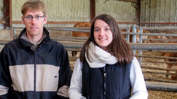 Aurélien Joye, éleveur allaitant de Corrèze, assisté par Anne-Claire Jamet, conseillère à la chambre d'agriculture