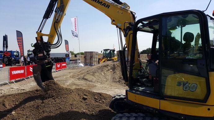 Intermat est aussi un salon où des démonstrations ont lieu en extérieur comme ici chez Yanmar.