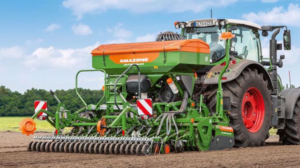Le semoir AD-P 01 d'Amazone contient jusqu'à 1 500 l de semences grâce à la rehausse de 250 l. (©Amazone) 