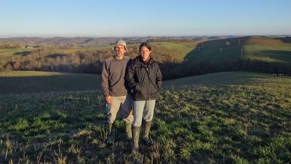 Jérôme et Anne-Claire Laberenne, agriculteurs à Labéjan, dans le Gers, cherchent à limiter l'érosion sur leurs parcelles. (©Laberenne)