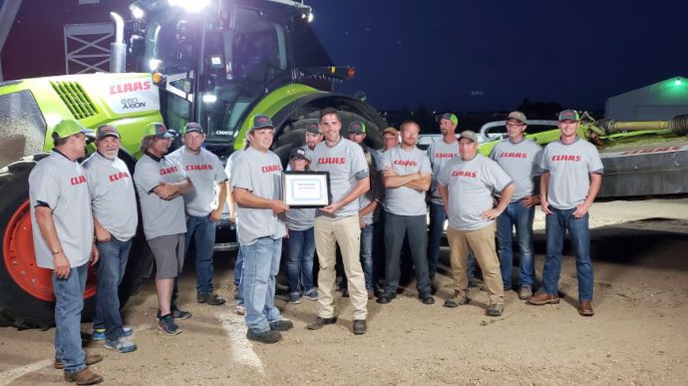 La faucheuse Claas Disco 1100 RC a coupé 141,1 ha de luzerne en 8 h. (©Claas)