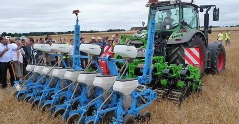 Combinaison du strip-tiller avec le semoir monograine