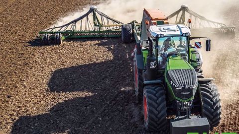 Grâce à l'application, les tracteurs de la série 500 à la 1000 Vario gagnent en productivité. (©Fendt)