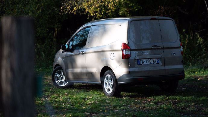 Ford Courier, Compact mais pas petit