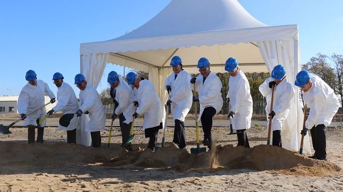 Premier coup de pelle pour la construction de la novuelle unité de production de l'usine de Corteva Agrisciences, située à Cernay (68).