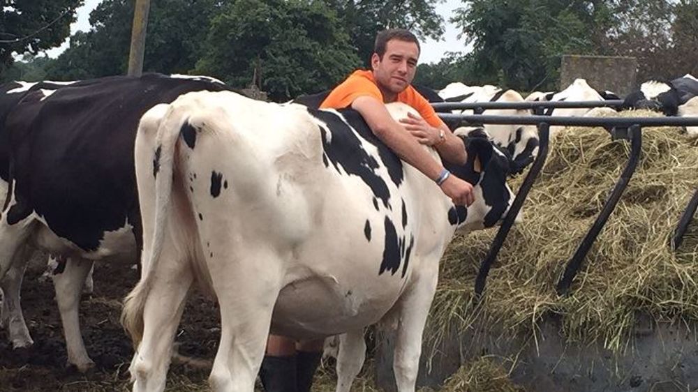 Charles Henry, résigné par la charge de travail et la pression financière, va arrêter la production laitière courant décembre 2018. (©Charles Henry)  
