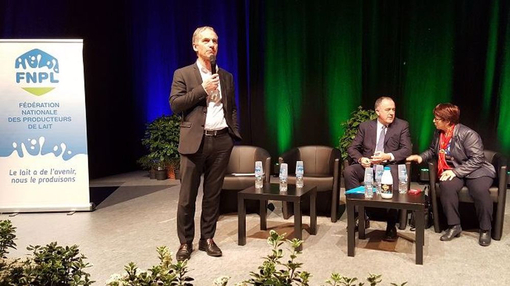 Avec le ministre de l'agriculture Didier Guillaume et la présidente de la FNSEA Christiane Lambert, Thierry Roquefeuil, président de la FNPL a clôturé le 75e congrès du syndicat laitier jeudi 21 mars 2019. (©Terre-net Média)