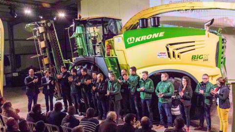 L’équipe Loxagri machinisme devant les 90 clients et prospects réunis pour l’inauguration. (©Krone) L’équipe Loxagri machinisme devant les 90 clients et prospects réunis pour l’inauguration. (©Krone)
