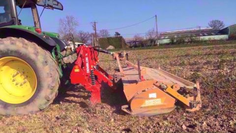 L'ameublisseur Demblon Interplo s'utilise seul avec des roues de jauges ou combiné à un semoir par exemple. (©Demblon)