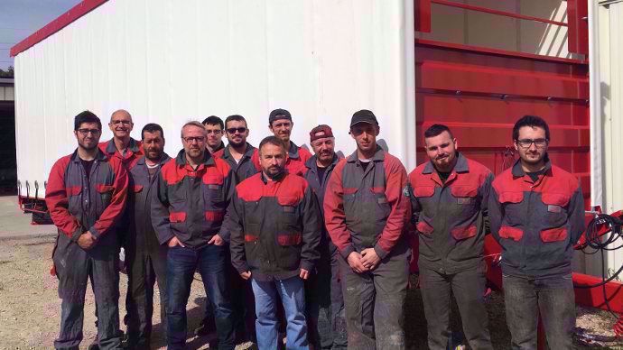 L'équipe des compagnons de Delecroix Harvesting  à Blaringhem dans le Nord (59)