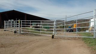 La barrière de contention tout terrain de Mazeron Naudot s'est vue attribuer les 2 étoiles par le jury des Innov'Space 2019. (©Mazeron Naudot) La barrière de contention tout terrain de Mazeron Naudot s'est vue attribuer les 2 étoiles par le jury des Innov'Space 2019. (©Mazeron Naudot)