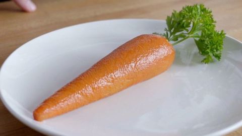 Ceci est une Marrot : la première carotte carnée, lancée par Arby's un fast-food américain. (©Arby's) Ceci est une Marrot : la première carotte carnée, lancée par Arby's un fast-food américain. (©Arby's)