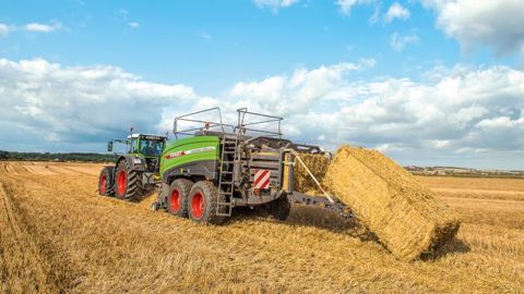 Les presses Squadra de Fendt identifient chaque balle grâce à des puces RFID dans le fil de liage. (©Fendt)