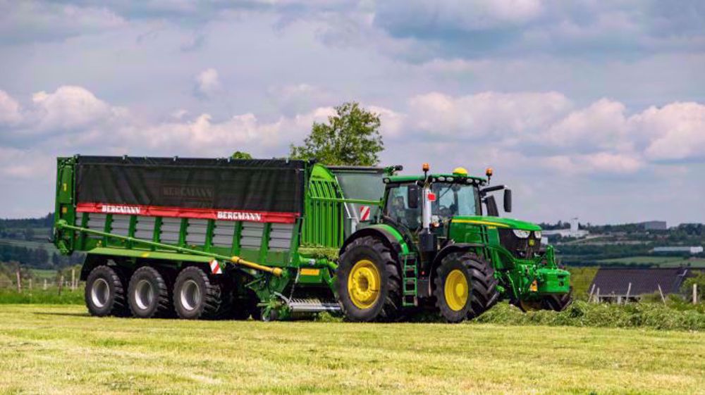La position du timon est mémorisable pour définir des modes de conduite (transport, chargement, déchargement). (©Bergmann)