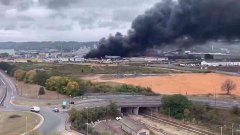  L'Anses a analysé 502 denrées alimentaires prélevées après l'incendie de l'usine chimique Lubrizol à Rouen. (©DR)