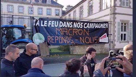 Manifestation du 22 octobre devant la préfecture de Vendée. (©Compte Twitter FDSEA Vendée)