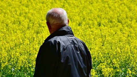 Le Gouvernement avait bloqué la proposition de loi de revalorisation des retraites agricoles en mars 2018, promettant qu'elle serait négociée dans le cadre plus large de la réforme des retraites. Le Gouvernement avait bloqué la proposition de loi de revalorisation des retraites agricoles en mars 2018, promettant qu'elle serait négociée dans le cadre plus large de la réforme des retraites.