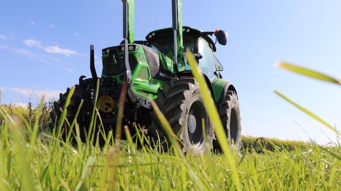 Le Deutz-Fahr 6165-4 TTV a été ausculté sous toutes les coutures par Rémi Gillet, éleveur dans l'Aisne.