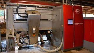 En 1995, Lely installe la première version de l'Astronaut, il ne cesse d'évoluer depuis. En 1995, Lely installe la première version de l'Astronaut, il ne cesse d'évoluer depuis.