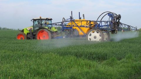 Dès le 1er janvier 2020, une même structure ne pourra pas à la fois vendre des produits phytosanitaires et délivrer du conseil sur leur utilisation. (©Terre-net Média)