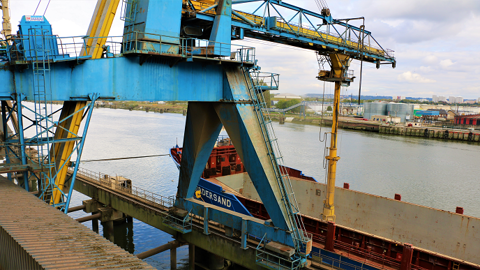 Le volume de blé quittant l'Europe la semaine dernière était de seulement 31 234 tonnes, selon la Commission européenne. Mais le cumul des semaines précédentes a été actualisé, ce qui a provoqué un bon des exports de 342 301 tonnes d'une semaine sur l'autre. (©Terre-net Média) Le volume de blé quittant l'Europe la semaine dernière était de seulement 31 234 tonnes, selon la Commission européenne. Mais le cumul des semaines précédentes a été actualisé, ce qui a provoqué un bon des exports de 342 301 tonnes d'une semaine sur l'autre. (©Terre-net Média)