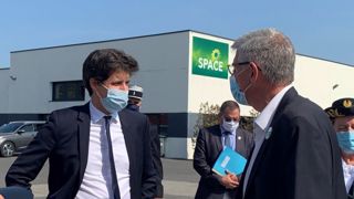 Le ministre de l'agriculture, Julien Denormandie, s'est rendu au Space le 16 septembre, dans un contexte difficile pour les salons agricoles. (©Terre-net Média) Le ministre de l'agriculture, Julien Denormandie, s'est rendu au Space le 16 septembre, dans un contexte difficile pour les salons agricoles. (©Terre-net Média)