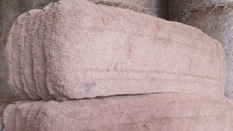 Surtout utilisée en logettes, la balle de riz est également adaptée aux aires libres. (©Terre-net Média) Surtout utilisée en logettes, la balle de riz est également adaptée aux aires libres. (©Terre-net Média)