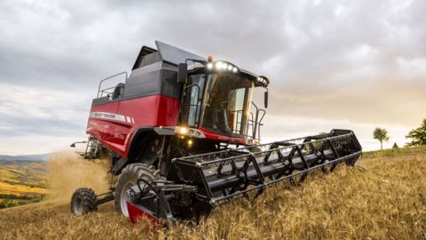 La version AL4 avale les pentes jusqu'à 38 % de dévers latéral, 35 % en montée et 0 % en descente. (©Massey Ferguson) La version AL4 avale les pentes jusqu'à 38 % de dévers latéral, 35 % en montée et 0 % en descente. (©Massey Ferguson)