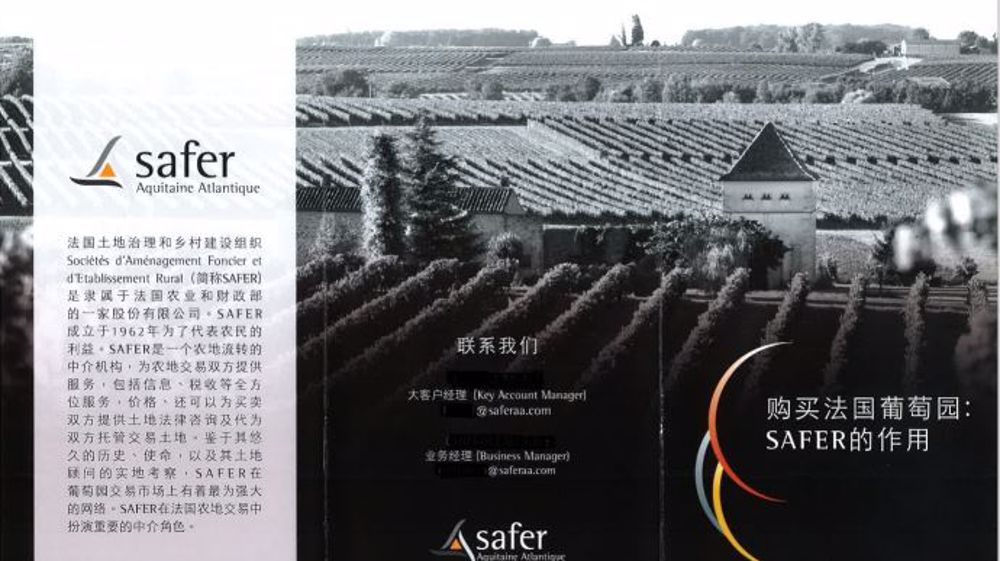 Pour un salon viticole chinois en 2014, la Safer Aquitaine atlantique avait édité un prospectus en mandarin présentant ses services pour aider les investisseurs chinois à acheter des domaines viticoles français. (©DR)