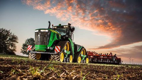 34,3 % des fermes ont un tracteur de tête dont la puissance est comprise entre 150 et 199 ch. (©John Deere)