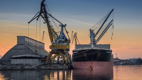 La Commission européenne a pourtant légèrement relevé ses cumuls d'export de blé et d'import de maïs depuis le 1<sup>er</sup> juillet 2020. (©Pixabey)