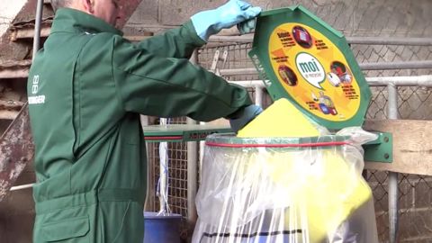 Bien s'y retrouver dans le tri des déchets agricoles Bien s'y retrouver dans le tri des déchets agricoles