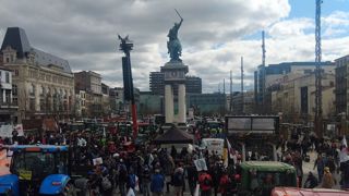 Les éleveurs à Clermont-Ferrand et Lyon pour « défendre leur métier » Les éleveurs à Clermont-Ferrand et Lyon pour « défendre leur métier »