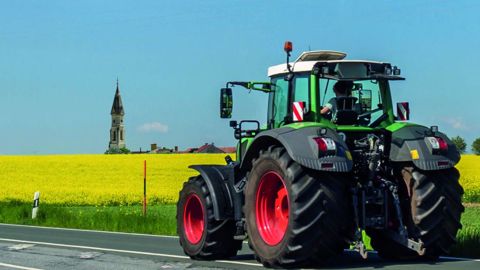 Cinq youtubeurs s'apprêtent à rouler près de 1 000 km en 6 jours pour rencontrer leurs abonnés. (©Tracteur Tour) Cinq youtubeurs s'apprêtent à rouler près de 1 000 km en 6 jours pour rencontrer leurs abonnés. (©Tracteur Tour)