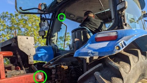 En disposant un boitier sur chaque matériel, l'agriculteur aura une idée complète du temps passé sur chaque outil et dans chaque atelier. (©Aptimiz)